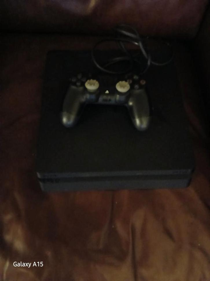 Defecte hs PS4 met controller en kabels, Spelcomputers en Games, Spelcomputers | Sony PlayStation 4, Niet werkend, Original, Met 1 controller