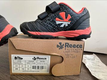 Hockey veldschoenen klittenband reece roze maat 28 in doos beschikbaar voor biedingen