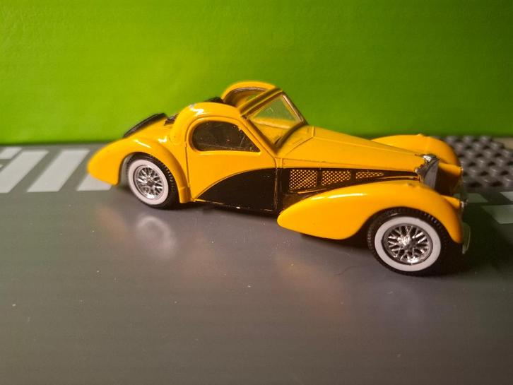 Solido - Bugatti 57S Atalante 1939 [geel] 1/43, Hobby en Vrije tijd, Modelauto's | 1:43, Gebruikt, Auto, Solido, Ophalen of Verzenden