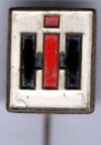 IH International Harvester zilverkl tractor speldje ( D_153), Verzamelen, Speldjes, Pins en Buttons, Verzenden, Zo goed als nieuw