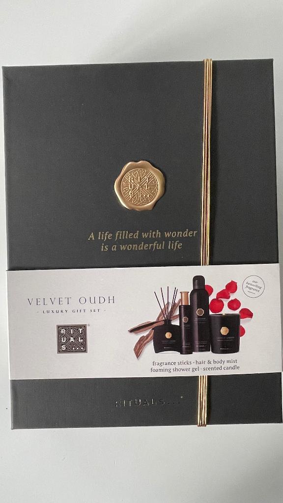 Nieuw!! Rituals Luxury Gift Set maat L VELVET OUDH, Sieraden, Tassen en Uiterlijk, Uiterlijk | Parfum, Nieuw, Ophalen