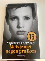 Sophie van der Stap - Meisje met negen pruiken, Sophie van der Stap, Ophalen of Verzenden, Zo goed als nieuw, Nederland