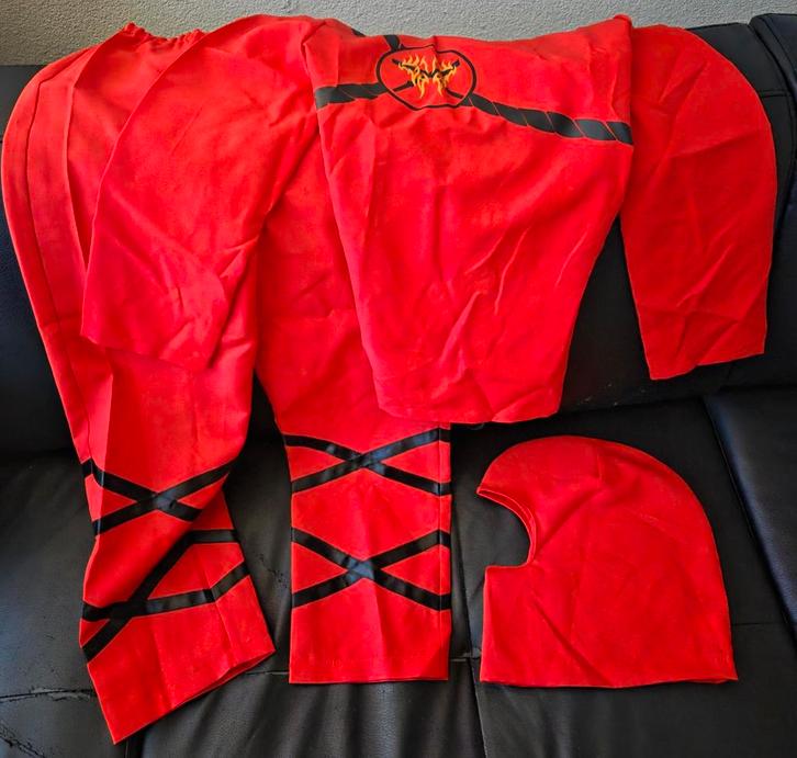 Rood Ninja Kostuum; Shirt Broek Masker  - Maat 152, Kinderen en Baby's, Carnavalskleding en Verkleedspullen, Gebruikt, Jongen of Meisje