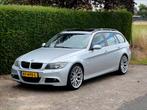 BMW 3-Serie 320i E91 Touring: Pano - 19 inch - M-sport, Automaat, Achterwielaandrijving, Zwart, 4 cilinders