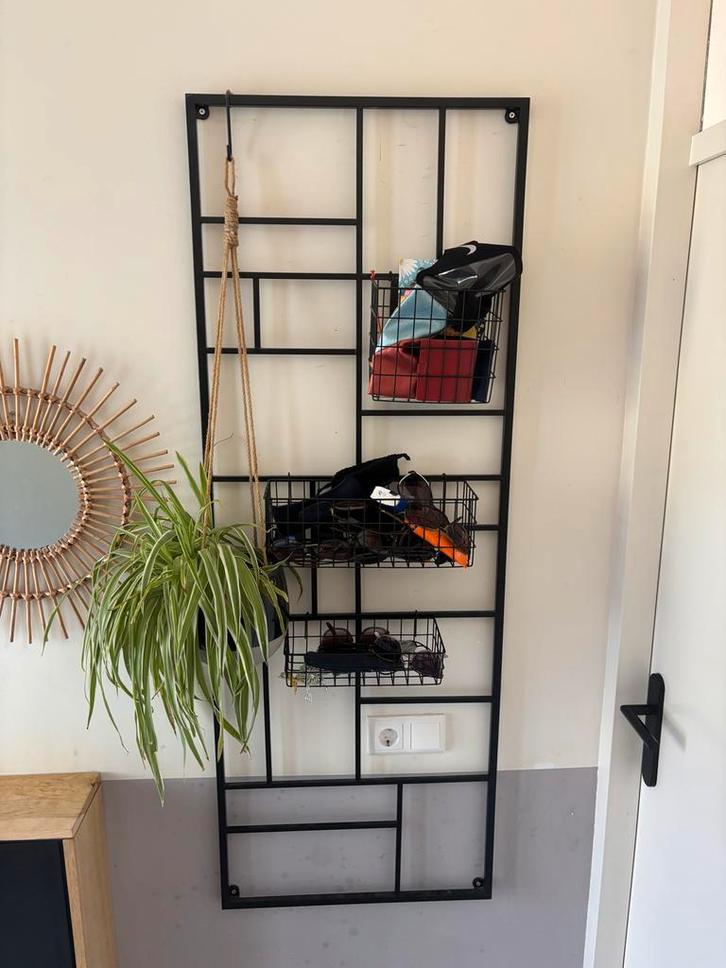 Zwart metalen wandrek met 3 bakjes - Xenos, Huis en Inrichting, Woonaccessoires | Wandplanken en Boekenplanken, Zo goed als nieuw