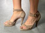 Beige bruine suède leren Chival sandalen met hak maat 39, Beige, Chival, Gedragen, Sandalen of Muiltjes