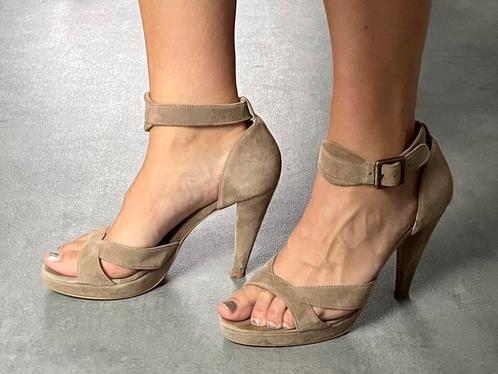 Beige bruine suède leren Chival sandalen met hak maat 39, Kleding | Dames, Schoenen, Gedragen, Sandalen of Muiltjes, Beige, Ophalen of Verzenden