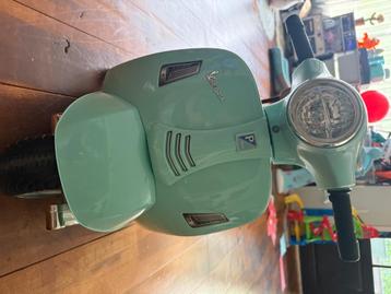 Cabino Elektrische Scooter 6V Vespa Teal beschikbaar voor biedingen
