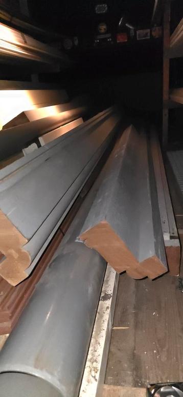 Dark red merantie  balken met profiel beschikbaar voor biedingen
