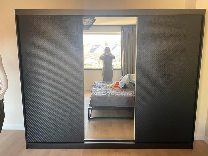 Zwarte kledingkast 1 jaar oud, Huis en Inrichting, Kasten | Kledingkasten, Zo goed als nieuw, 150 tot 200 cm, 50 tot 75 cm, Ophalen