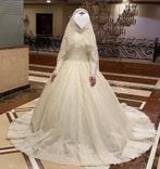 Bruidsjurk met sluier, Ophalen, Zo goed als nieuw, Wit, Trouwjurk