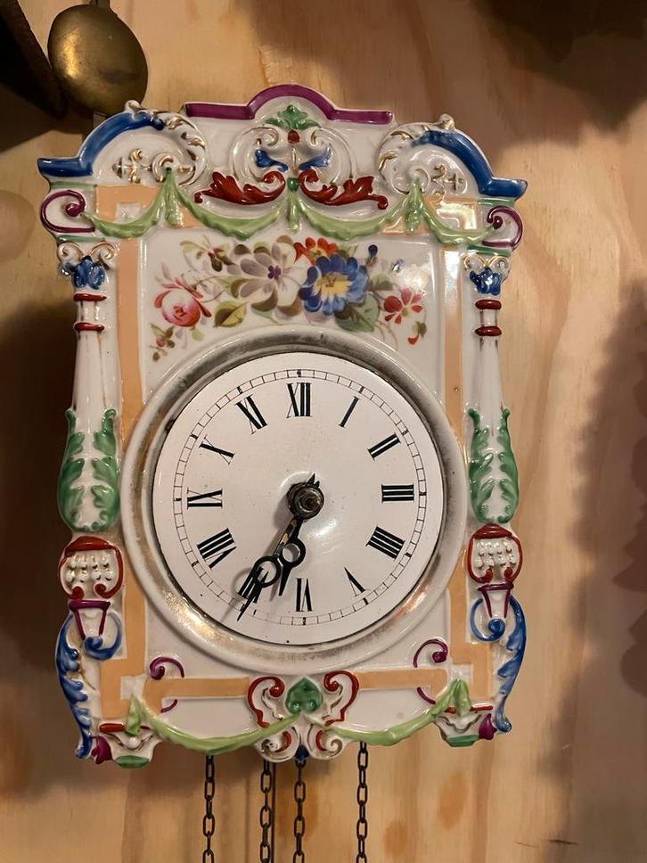 Antieke Schwarzwalder Porseleinen Klok, Antiek en Kunst, Antiek | Klokken, Ophalen of Verzenden