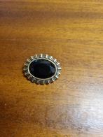 broche met zwarte steen goud kleurig, Ophalen of Verzenden