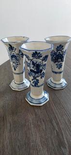 Set van 3 handbeschilderde Delfts blauwe vaasjes (13 cm), Antiek en Kunst, Antiek | Vazen, Ophalen of Verzenden