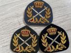 Meester op wapens, Verzamelen, Militaria | Algemeen, Ophalen of Verzenden, Landmacht, Nederland, Embleem of Badge
