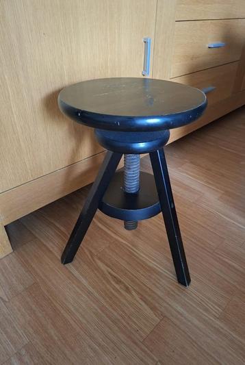 houten kruk met drie poten draaikruk zwart beschikbaar voor biedingen