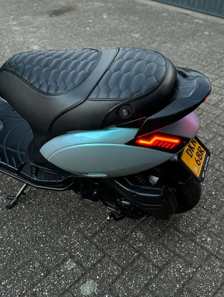 Piaggio Zip Custom Zadelhoes - RS / Lambo Stijl, Fietsen en Brommers, Brommeronderdelen | Scooters, Ophalen of Verzenden, Gebruikt