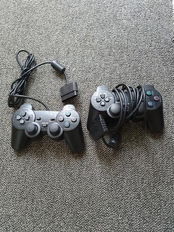 Te koop 2 PS2 controllers en Buzz controllers PS2