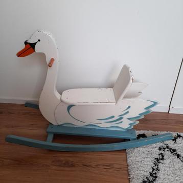 Leuke hobbelzwaan beschikbaar voor biedingen