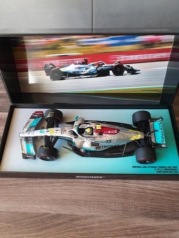 Lewis hamilton Mercedes AMG 2022 schaal 1/18  beschikbaar voor biedingen