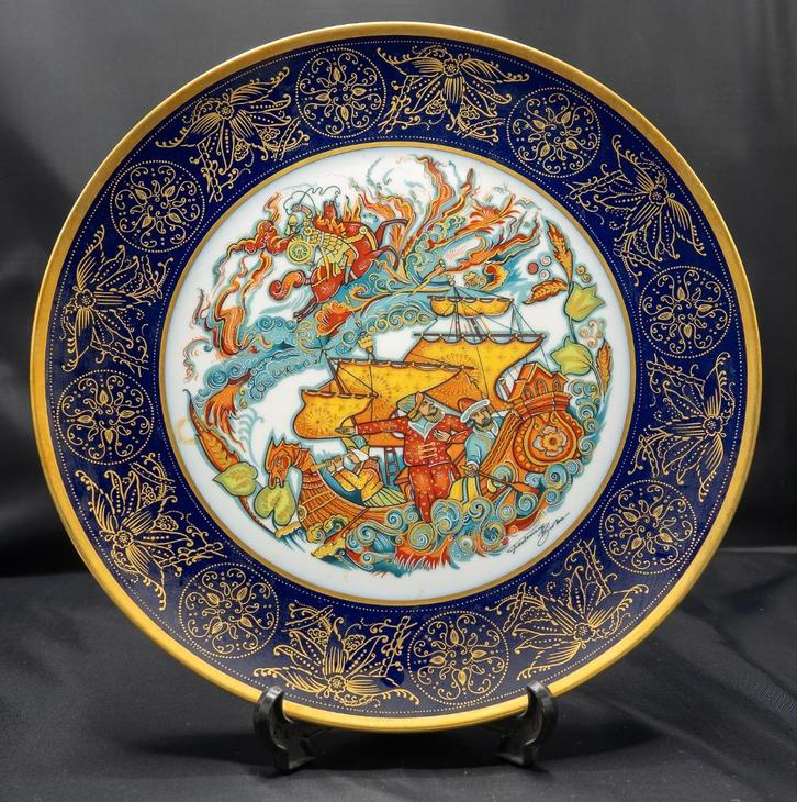 Hutschenreuther Sierbord., Verzamelen, Porselein, Kristal en Bestek, Zo goed als nieuw, Bord of Schaal, Porselein, Ophalen of Verzenden