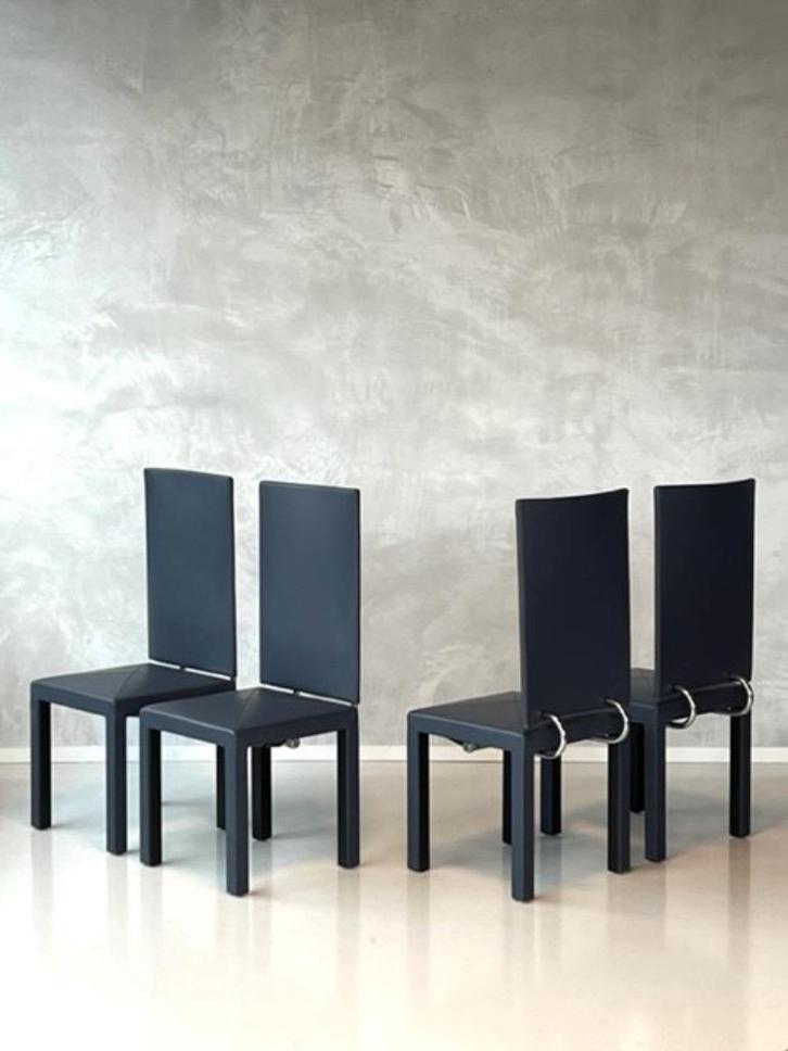 Arcalla eetkamerstoelen 4x B&B Italia Paolo Piva prijs p/st, Huis en Inrichting, Stoelen, Gebruikt, Vier, Leer, Metaal, Grijs