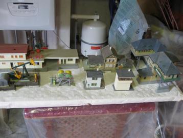 Modelbaan Ho Diverse Stationsgebouwen. beschikbaar voor biedingen