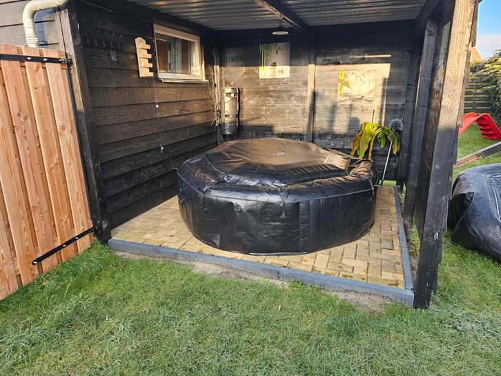 Opblaasbare 6 persoons Intex Jacuzzi met Pomp, Tuin en Terras, Bubbelbaden en Hottubs, Gebruikt, Opblaasbaar, Pomp, Ophalen