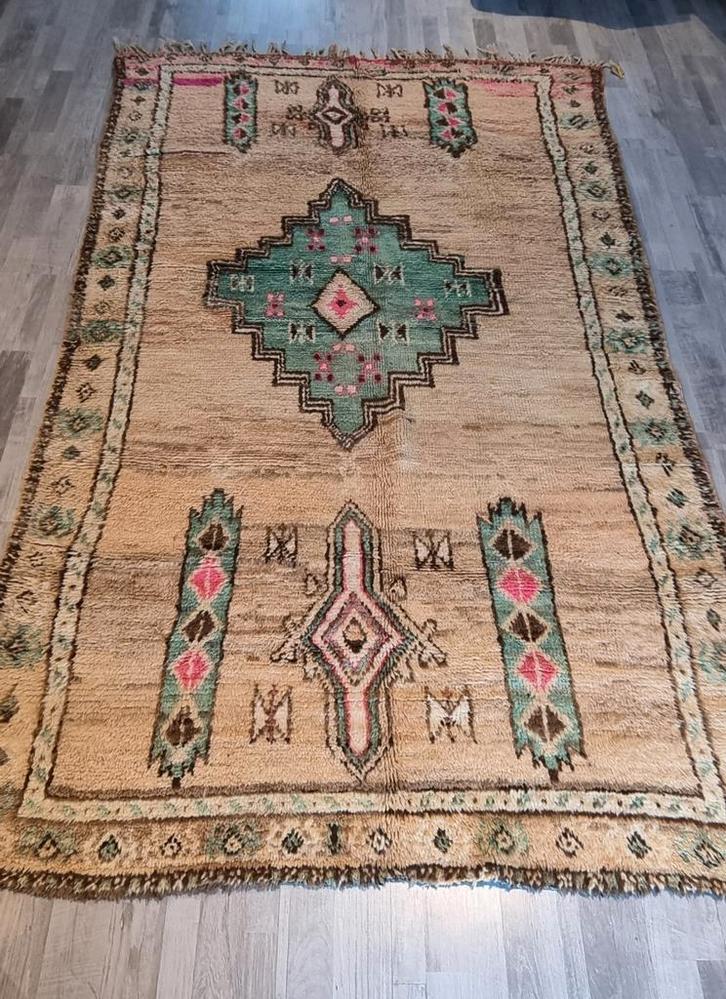 Beni mguild berber tapijt,marokkaans vloerkleed 277x160cm, Huis en Inrichting, Stoffering | Tapijten en Kleden, Zo goed als nieuw