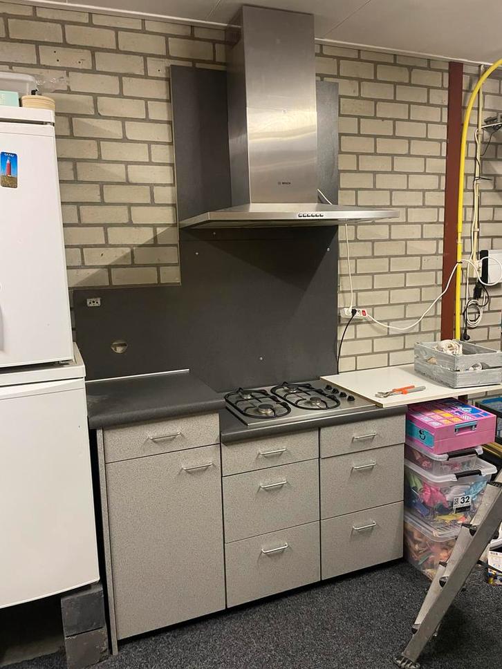 Keukenblok met Gasfornuis & Afzuigkap, Huis en Inrichting, Keuken | Complete keukens, Gebruikt, Enkelwandige keuken, Grijs, Kunststof