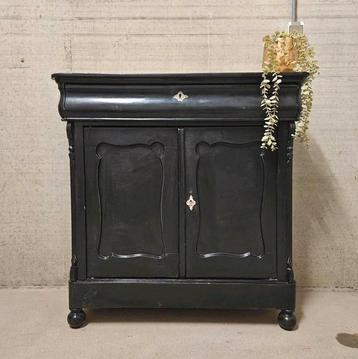 Antieke sleetse Biedermeier commode vintage dressoir kast beschikbaar voor biedingen