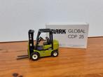 schaalmodel heftruck clark global cdp 25, Hobby en Vrije tijd, Modelauto's | Overige schalen, Ophalen of Verzenden, Zo goed als nieuw