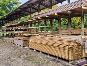 Geïmpregneerd tuinhout palen, balken, planken en schuttingen beschikbaar voor biedingen