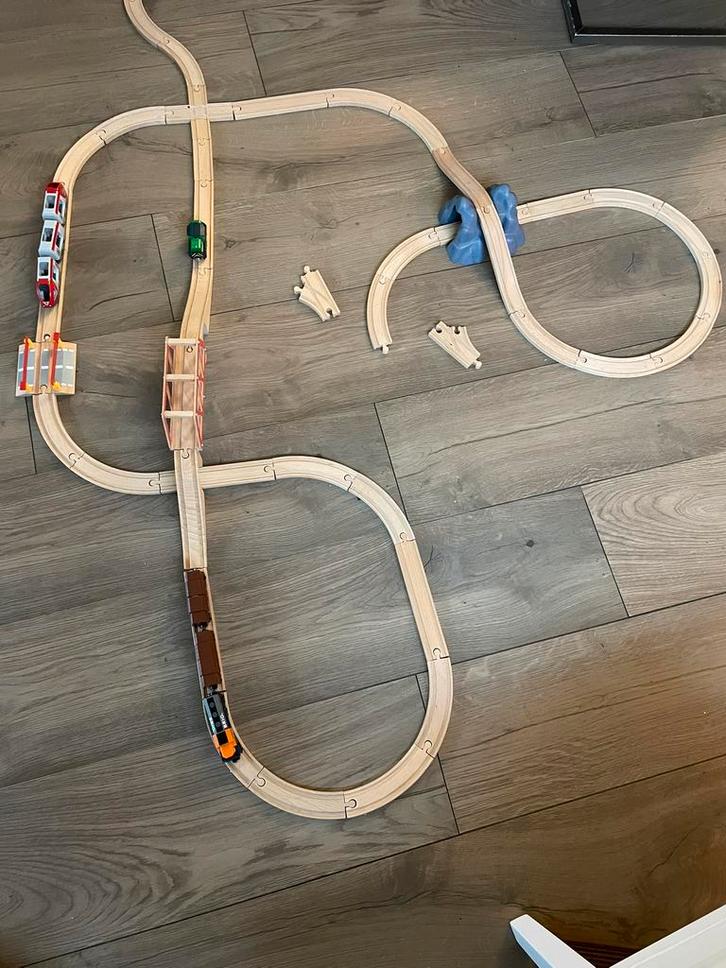 Brio houten trainrails met treinen., Kinderen en Baby's, Speelgoed | Houten speelgoed, Zo goed als nieuw, Ophalen