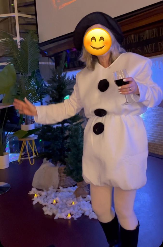 Sneeuwpop vrouw kostuum. Maat           M t/m XL, Hobby en Vrije tijd, Feestartikelen | Verhuur, Zo goed als nieuw, Carnaval, Ophalen