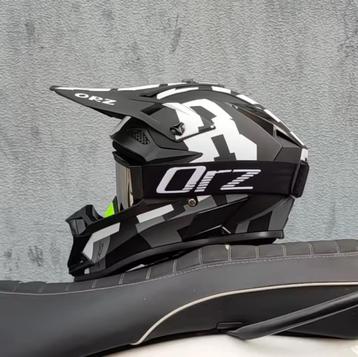 motorhelm motorcrosshelm beschikbaar voor biedingen