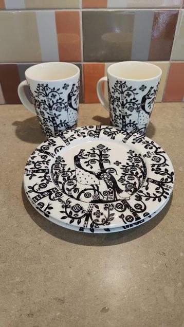 iittala set – 2 mokken & 2 borden, zwart-wit, stijlvol beschikbaar voor biedingen