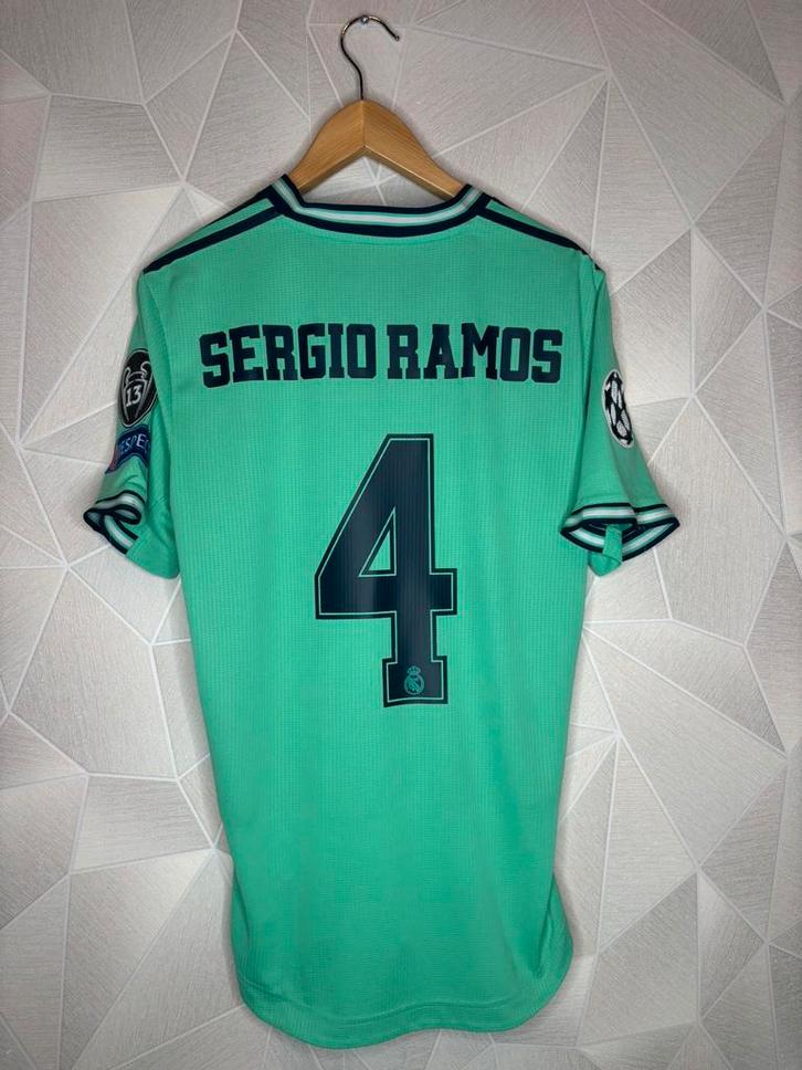 Real Madrid 3de 2019/2020 Ramos, Sport en Fitness, Voetbal, Zo goed als nieuw, Shirt, Maat M, Ophalen of Verzenden