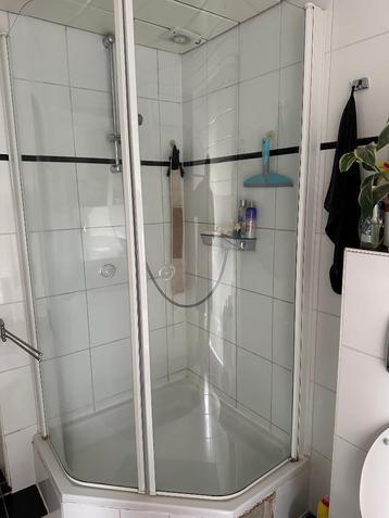 Douchewanden met bak beschikbaar voor biedingen