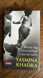 Boek Wat de dag verschuldigd is aan de nacht van Yasmina Kha, Boeken, Ophalen of Verzenden, Gelezen