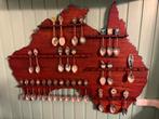 Wandbord model Australie met 30 souvenirs theelepeltjes, Verzamelen, Overige Verzamelen, Ophalen