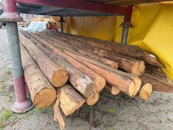 Rond hout beschikbaar voor biedingen