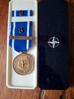Nato medaille ex-Joegoslavië, Ophalen of Verzenden, Landmacht, Nederland, Lintje, Medaille of Wings