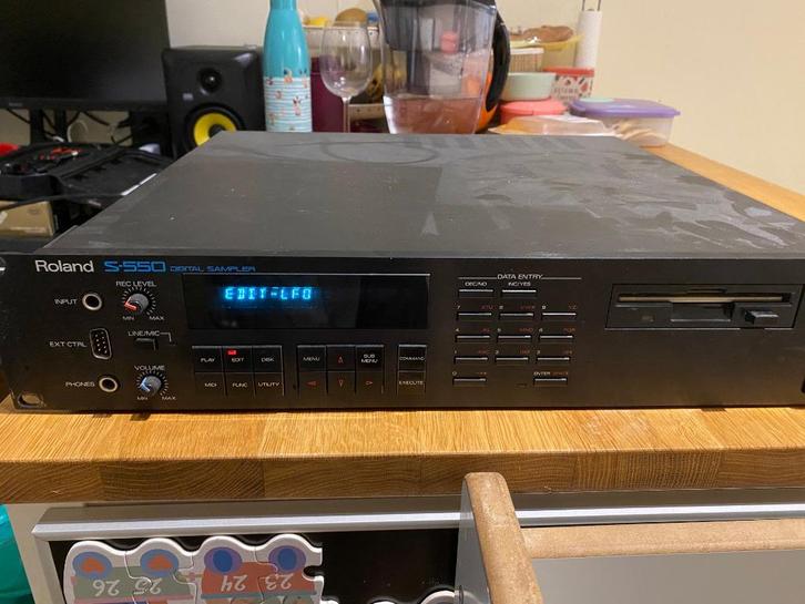 Roland S550 sampler 12 bit like Akai S950, Muziek en Instrumenten, Samplers, Gebruikt, Ophalen of Verzenden