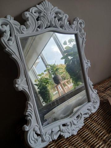 Mooie sierlijke spiegel 40 x 50  beschikbaar voor biedingen
