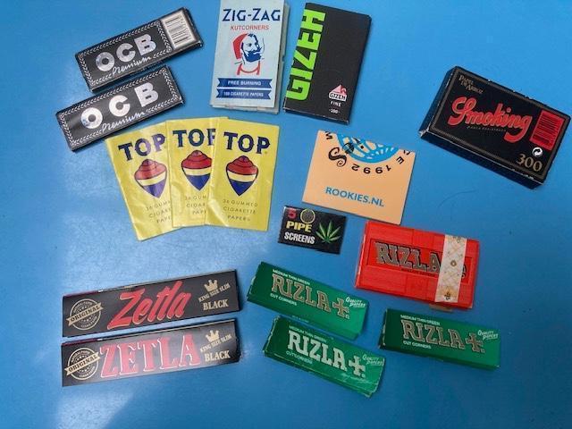 Vloeitjes en rolling tips allerlei, totaal ruim 100 stuks, Verzamelen, Rookartikelen, Aanstekers en Luciferdoosjes, Zo goed als nieuw