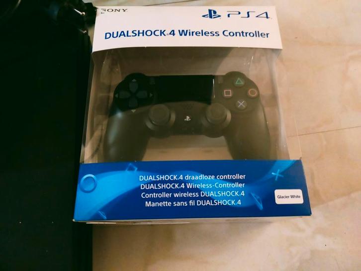 PS4 Controller Zwart - Nieuw in Verpakking!, Spelcomputers en Games, Spelcomputers | Sony PlayStation Consoles | Accessoires, Zo goed als nieuw