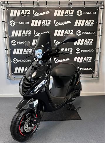 PIAGGIO ZIP 45 km/h, BLACK ON BLACK BROM NIEUW 0KM !! beschikbaar voor biedingen