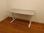 IKEA Skarsta sit/sta bureau, Huis en Inrichting, Bureaus, Ophalen, In hoogte verstelbaar, Gebruikt, Stabureau
