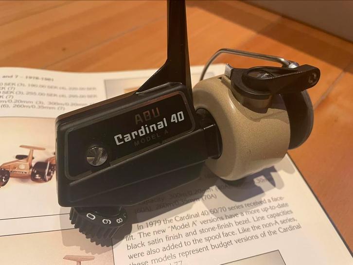 Abu Cardinal 40’ eerste model nr800500 zeer netjes!, Watersport en Boten, Hengelsport | Algemeen, Zo goed als nieuw, Molen, Ophalen of Verzenden